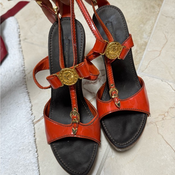 Stunning heels authentic 8.5 - Picture 3 of 8